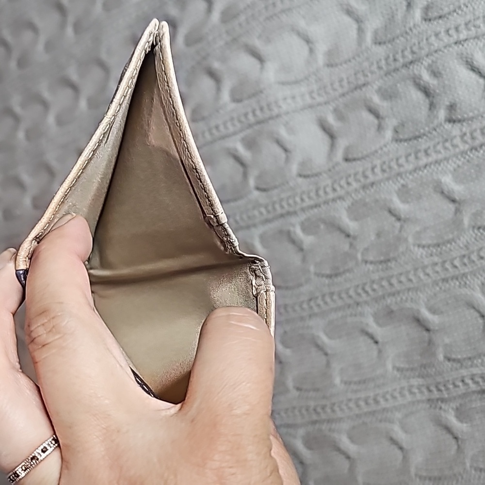 Relic Small Wallet - Picture 7 of 9